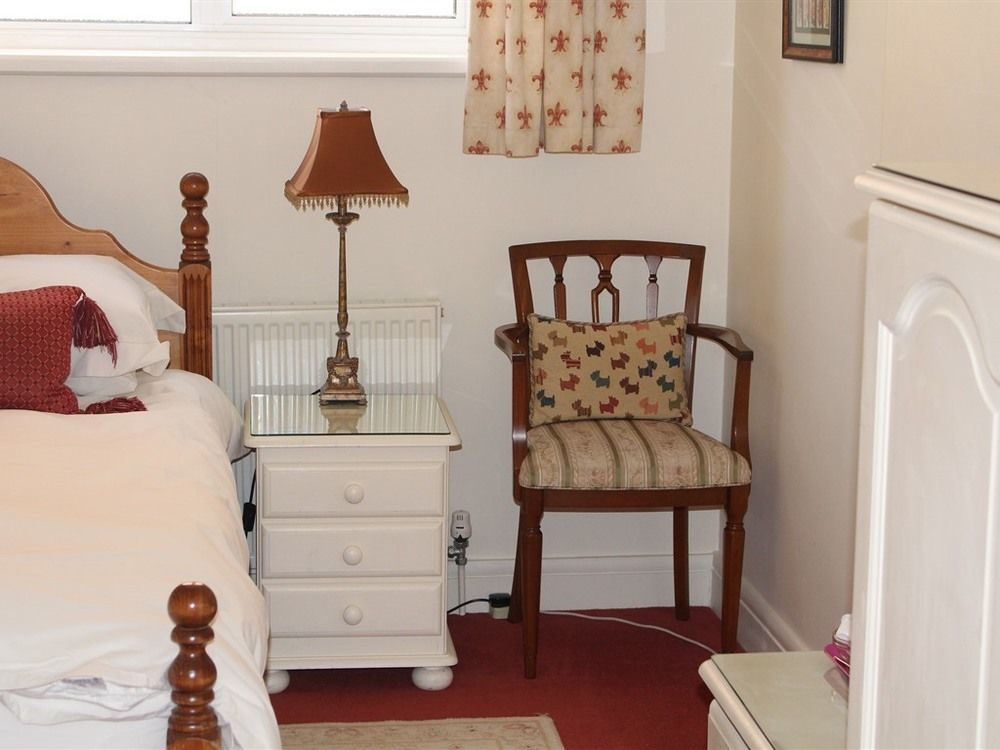 Laurels Guesthouse Witney Exterior photo