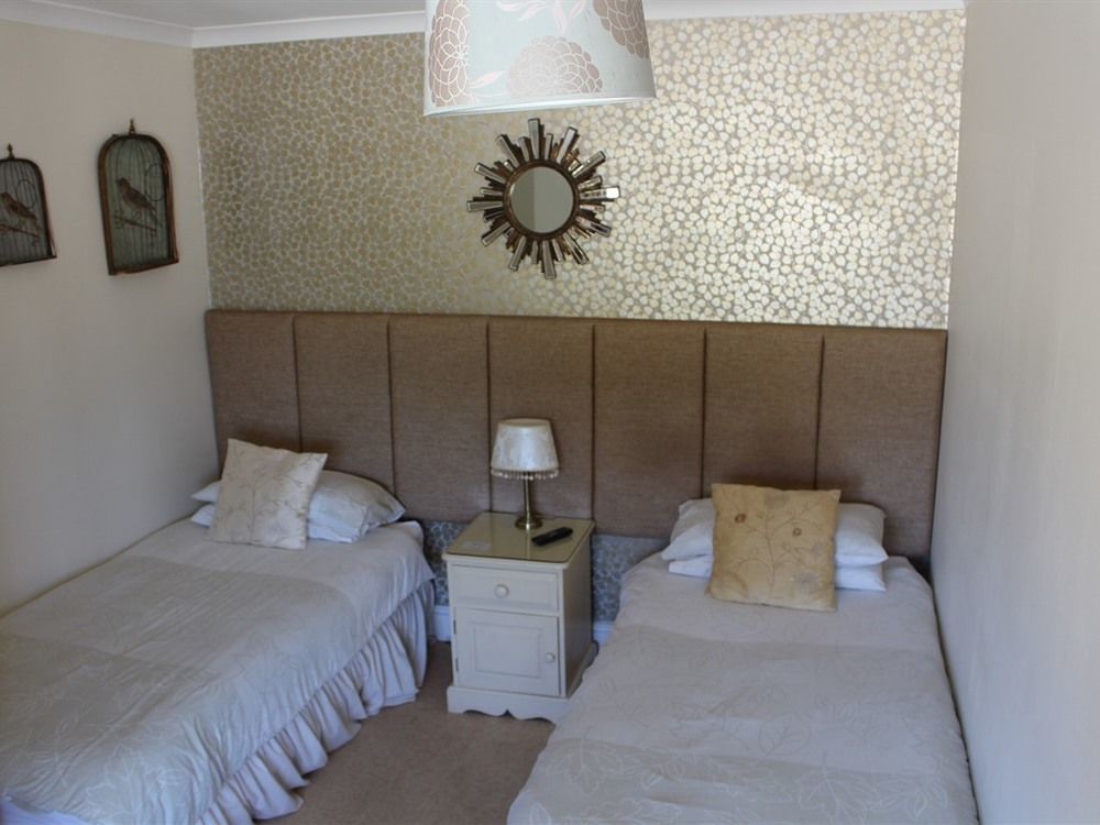 Laurels Guesthouse Witney Exterior photo