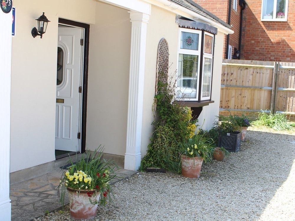 Laurels Guesthouse Witney Exterior photo
