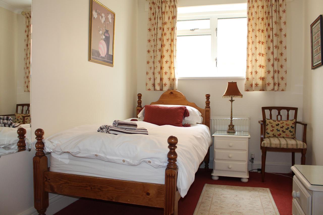 Laurels Guesthouse Witney Exterior photo