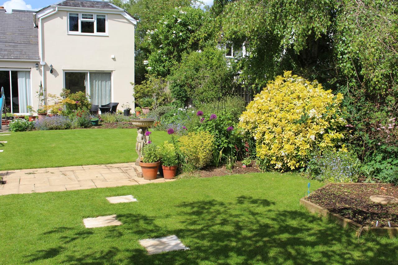 Laurels Guesthouse Witney Exterior photo